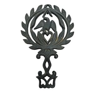 Vintage Unmarked Black Cast Iron American Eagle‎ Trivet Hearts 8 3/4"
